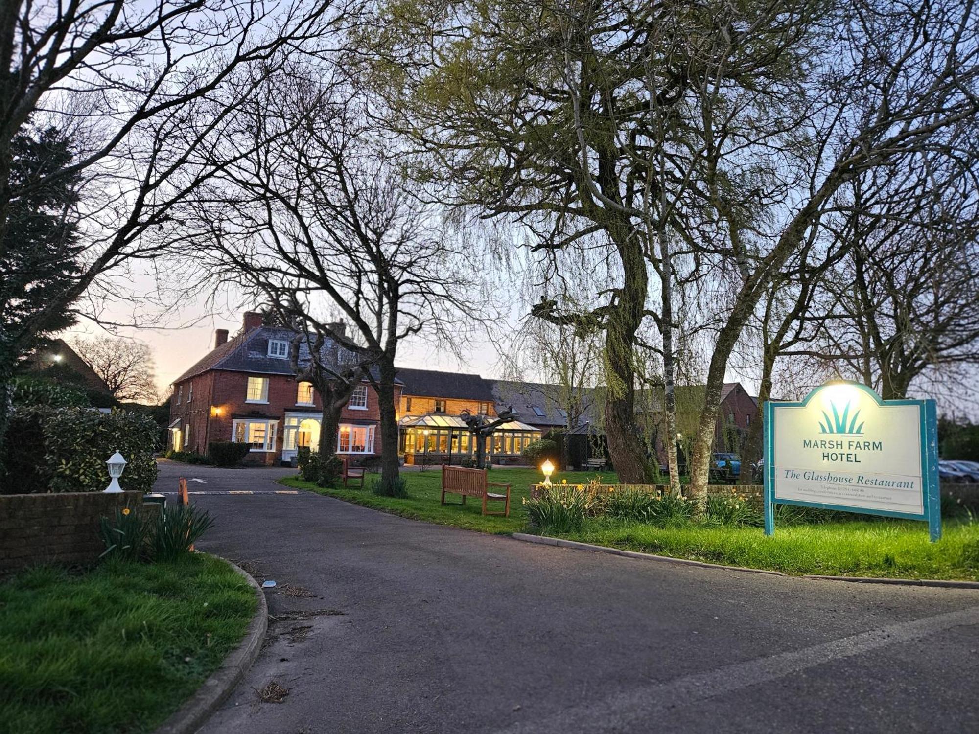 Marsh Farm Hotel Swindon Exterior photo
