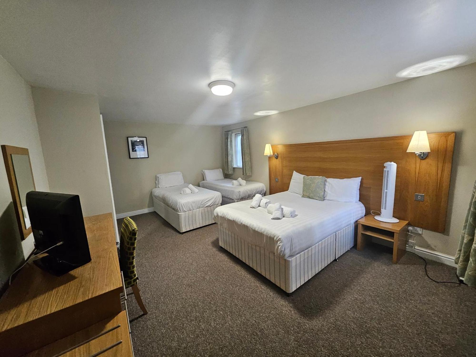 Marsh Farm Hotel Swindon Exterior photo